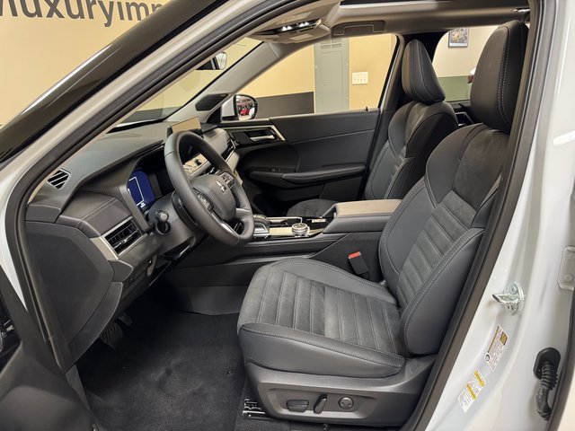 New 2025 Mitsubishi Outlander SE image 8