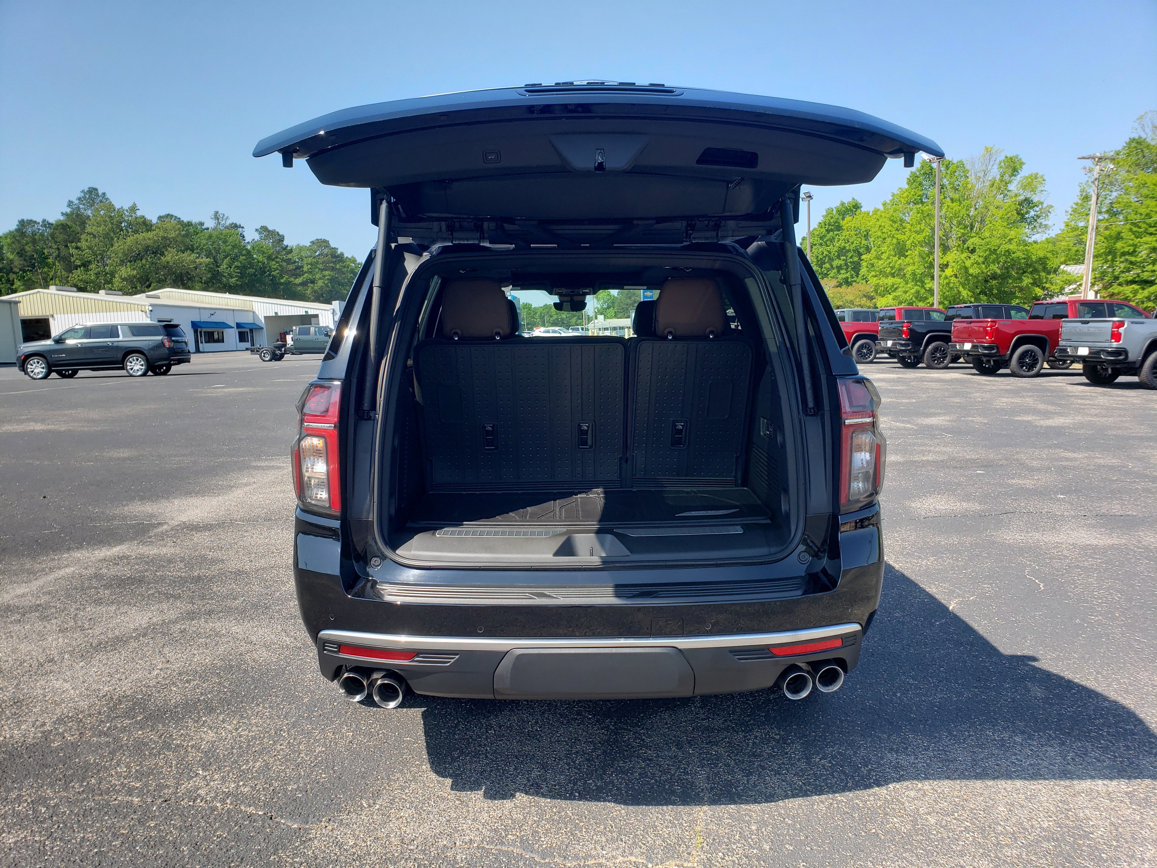 Used 2024 Chevrolet Tahoe High Country RWD image 9