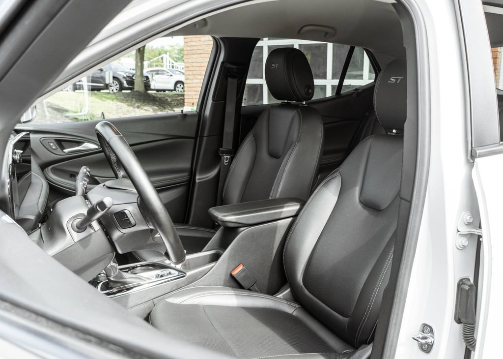 Used 2024 Buick Encore GX Sport Touring w/ Comfort Package AWD/4WD image 6