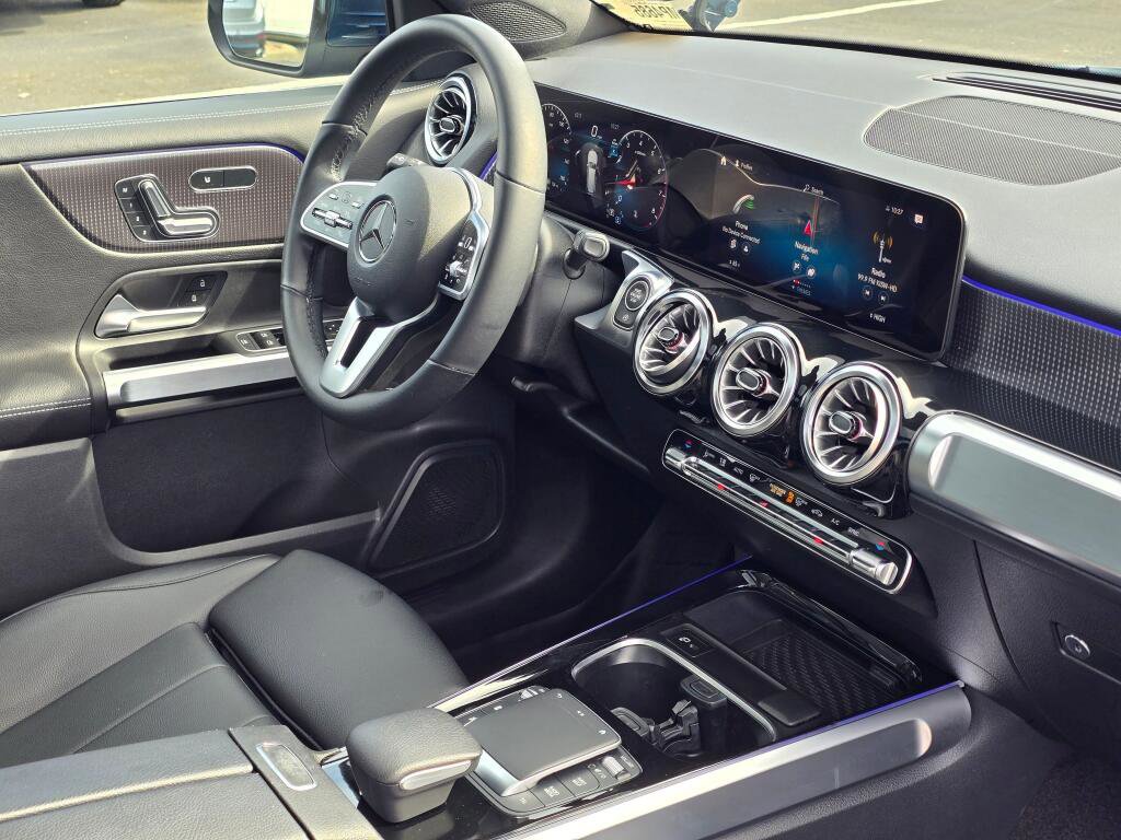 Used 2023 Mercedes-Benz GLB 250 4MATIC w/ Premium Package image 29