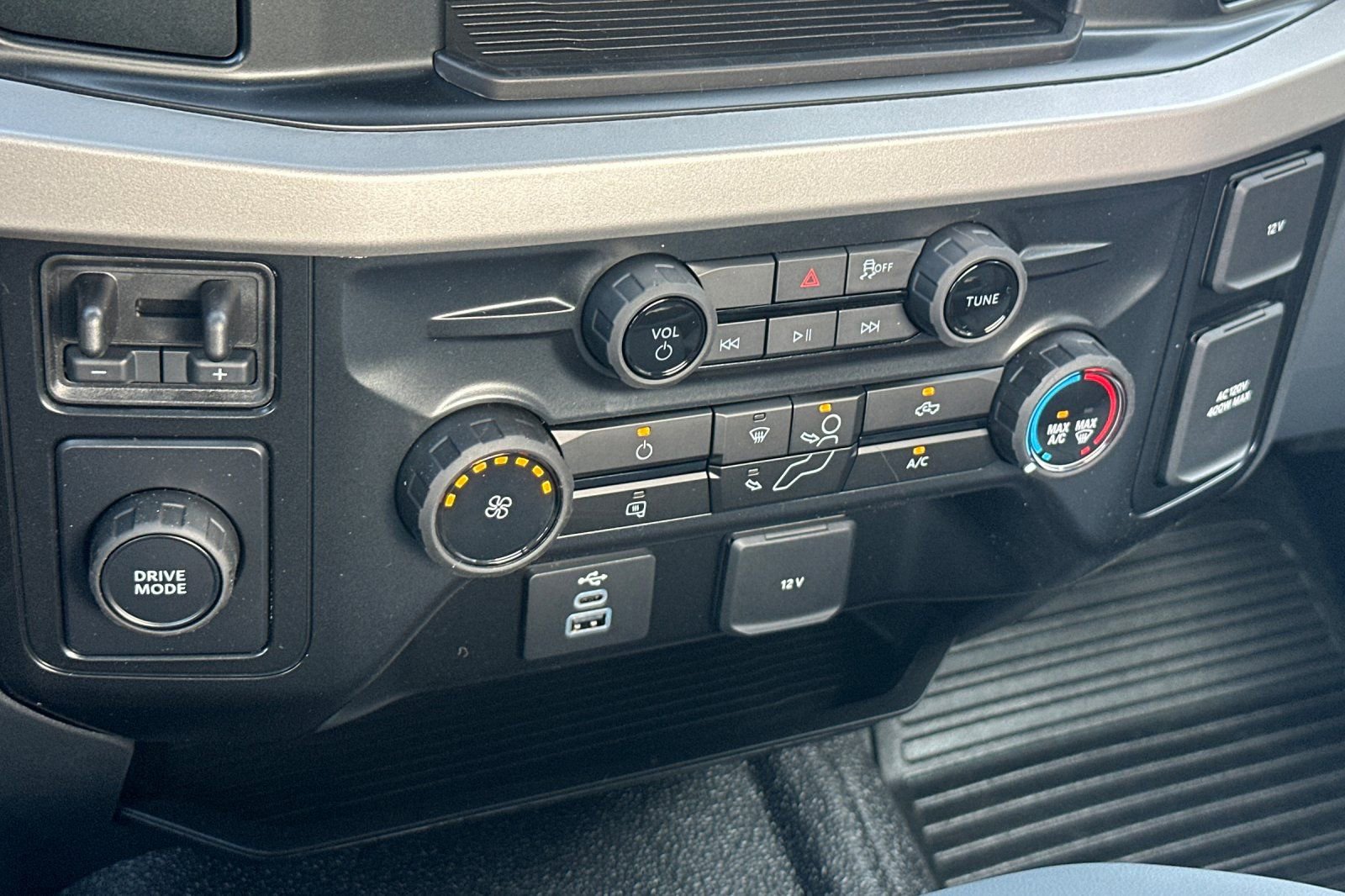 New 2026 Ford F250 XL w/ XL Chrome Package image 18