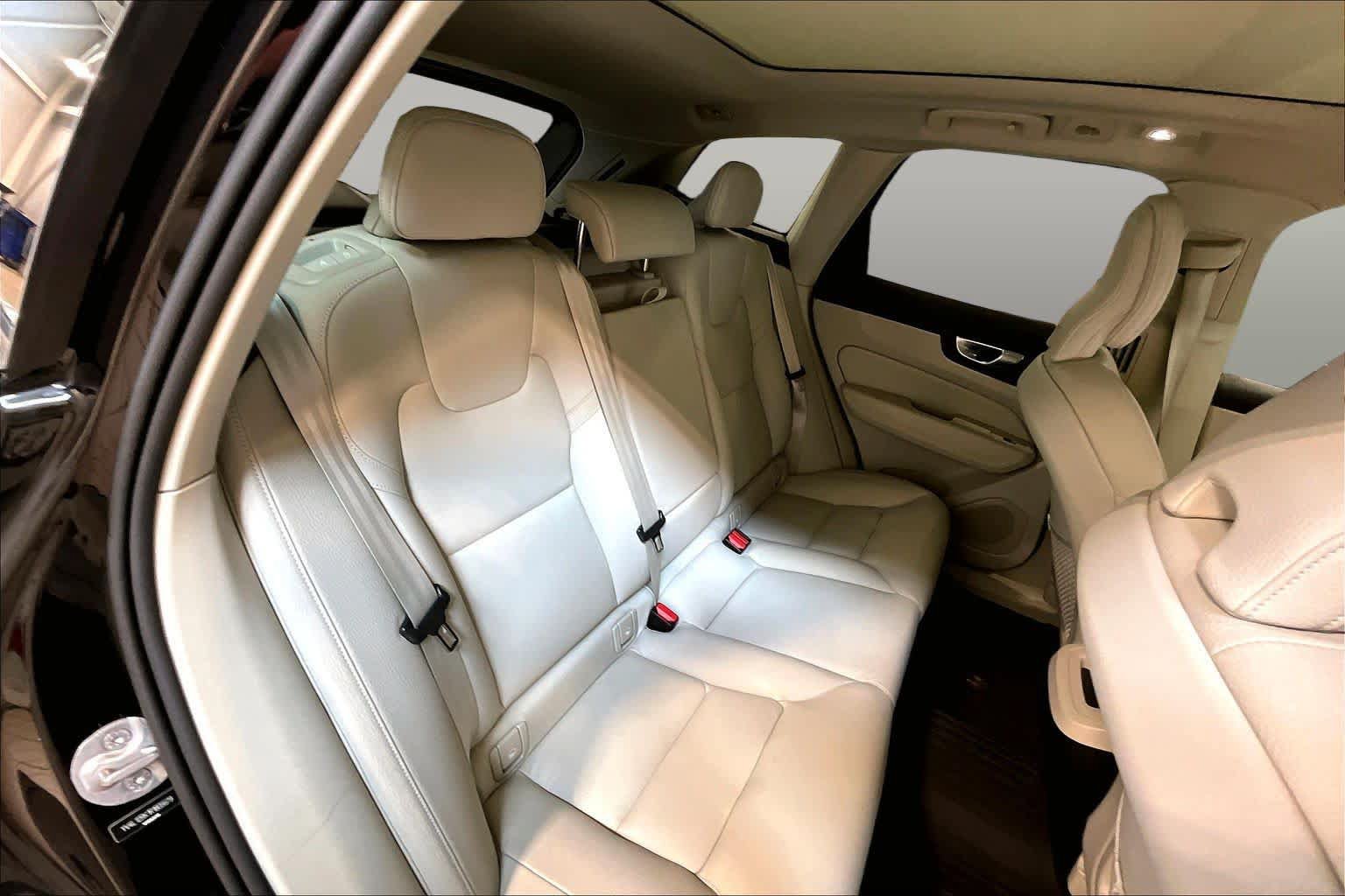 Certified 2024 Volvo XC60 B5 Core w/ Protection Package Premier AWD/4WD image 19