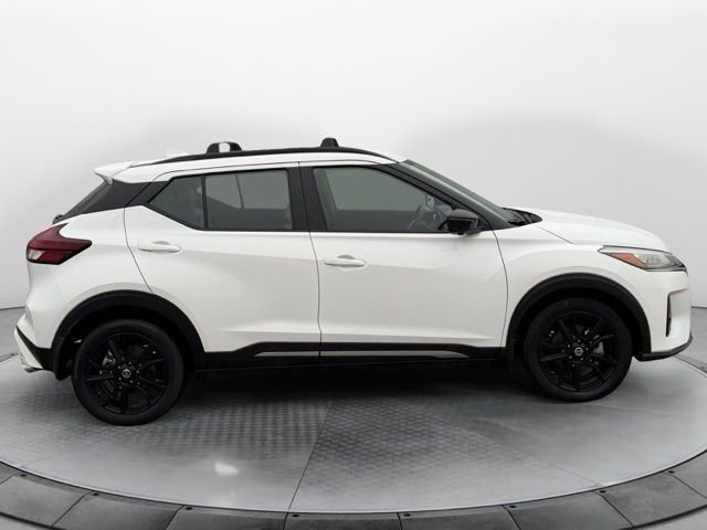 Used 2021 Nissan Kicks SR w/ SR Premium Package image 2