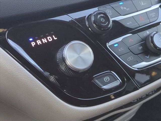 Used 2024 Chrysler Pacifica Touring-L FWD image 12