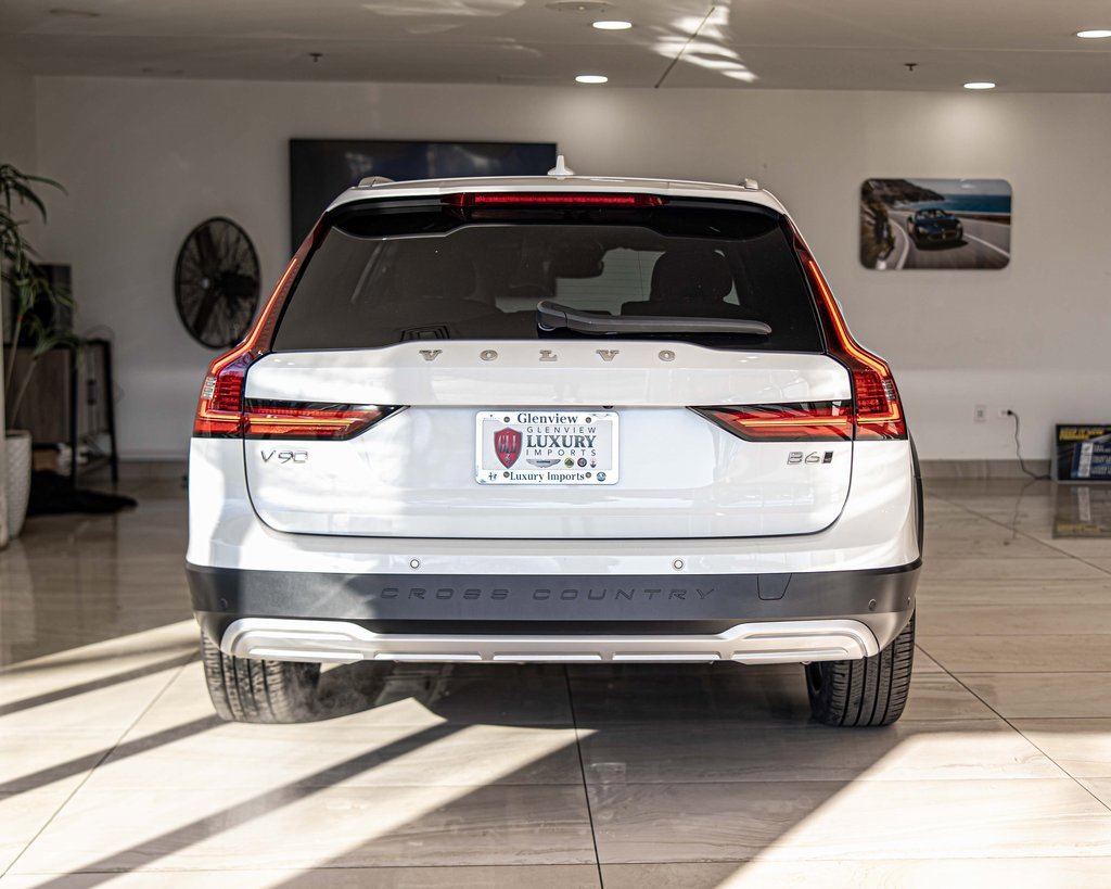Used 2023 Volvo V90 B6 Cross Country Ultimate w/ Climate Package image 13