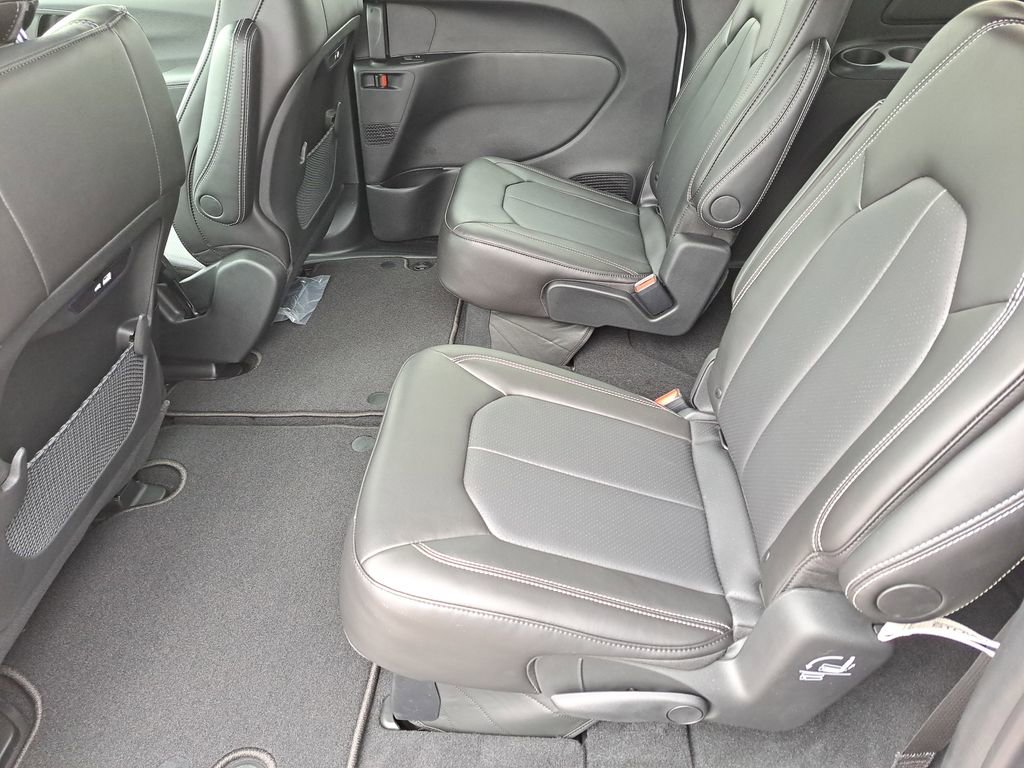 New 2026 Chrysler Pacifica Select image 15