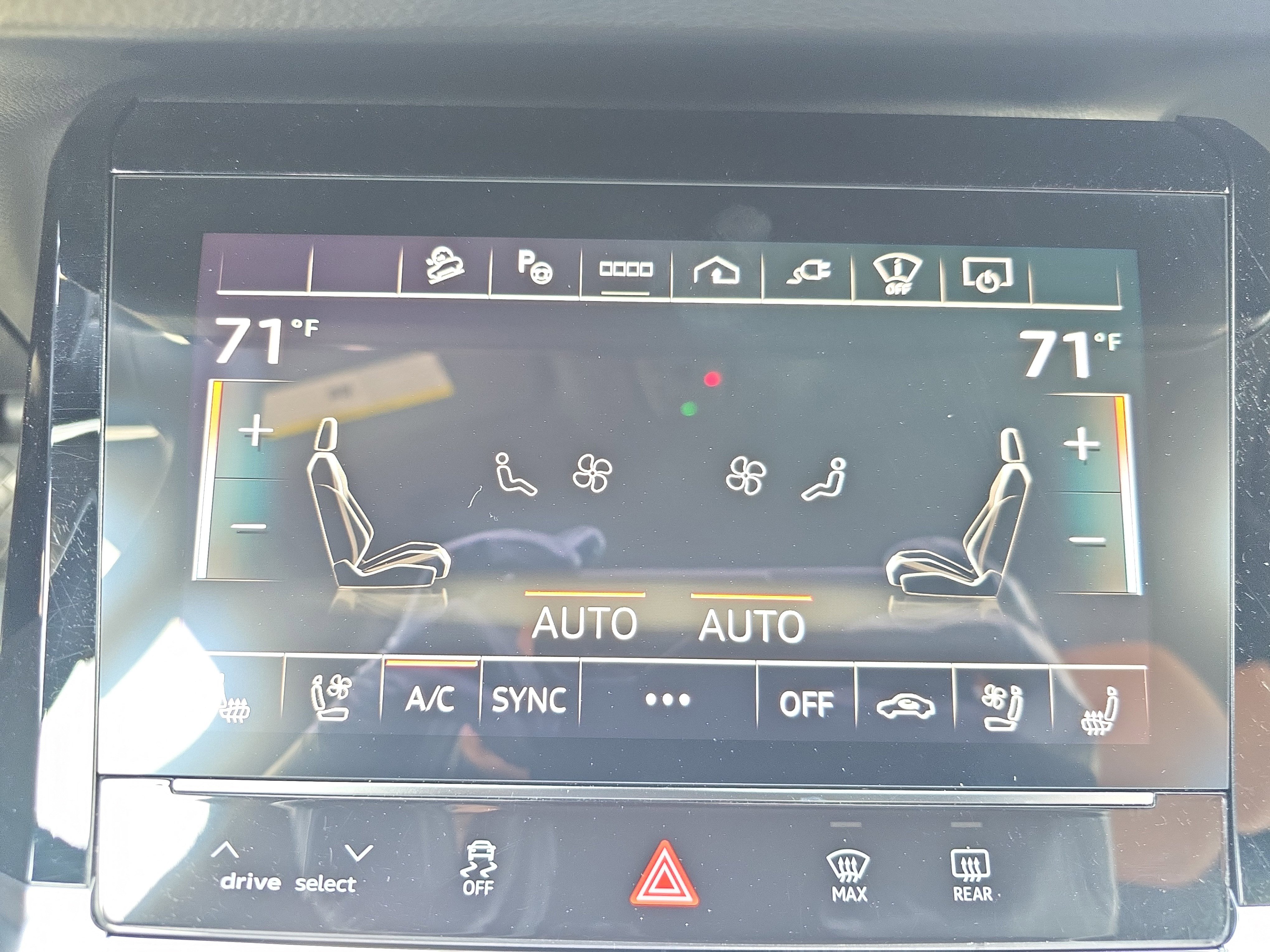 Used 2024 Audi Q8 e-tron Prestige w/ Prestige Package image 18