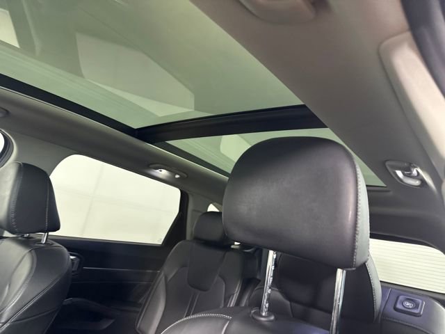 Used 2023 Kia Sorento SX image 12