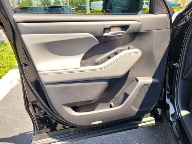 New 2026 Toyota Highlander XLE AWD/4WD image 11