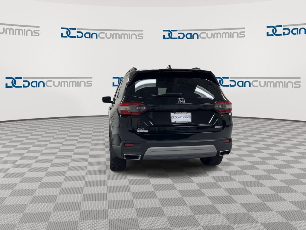 Used 2024 Honda Pilot Touring image 7