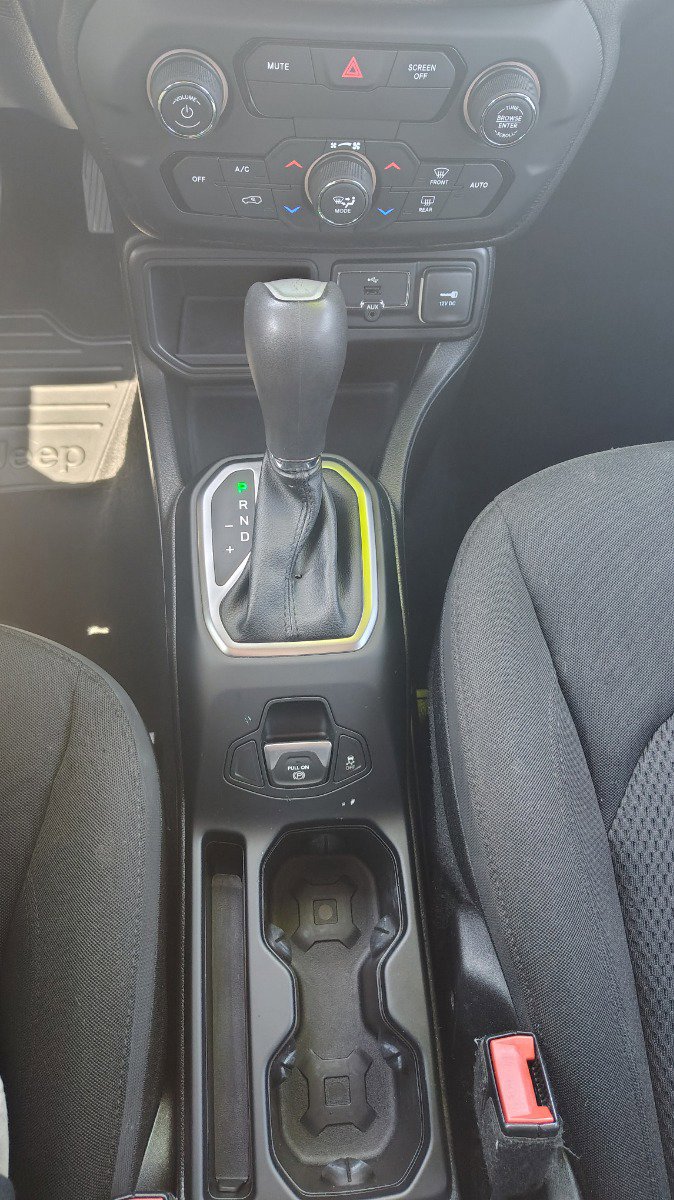 Used 2018 Jeep Renegade Altitude w/ Popular Equipment Group FWD image 22