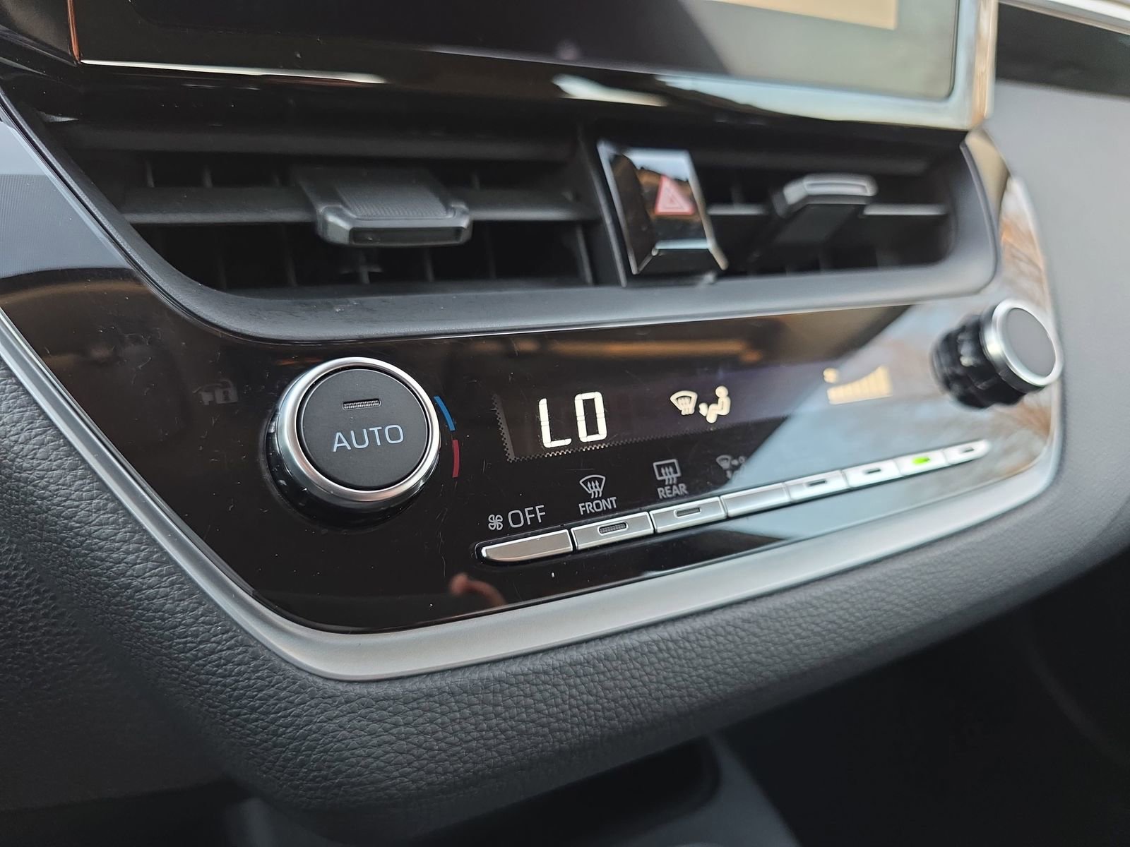 Used 2025 Toyota Corolla LE image 23