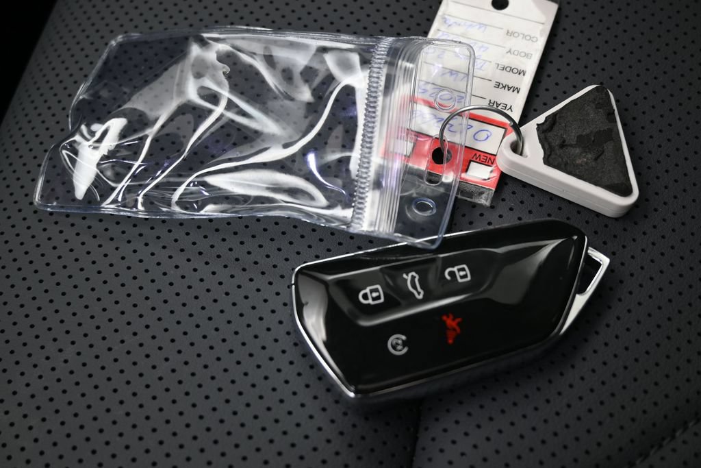 Used 2025 Volkswagen Tiguan SE w/ Panoramic Sunroof Package AWD/4WD image 30