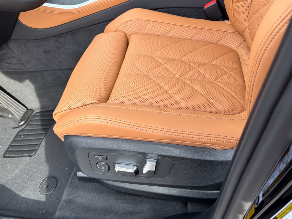 New 2026 BMW X5 xDrive50e w/ Premium Package AWD/4WD image 16