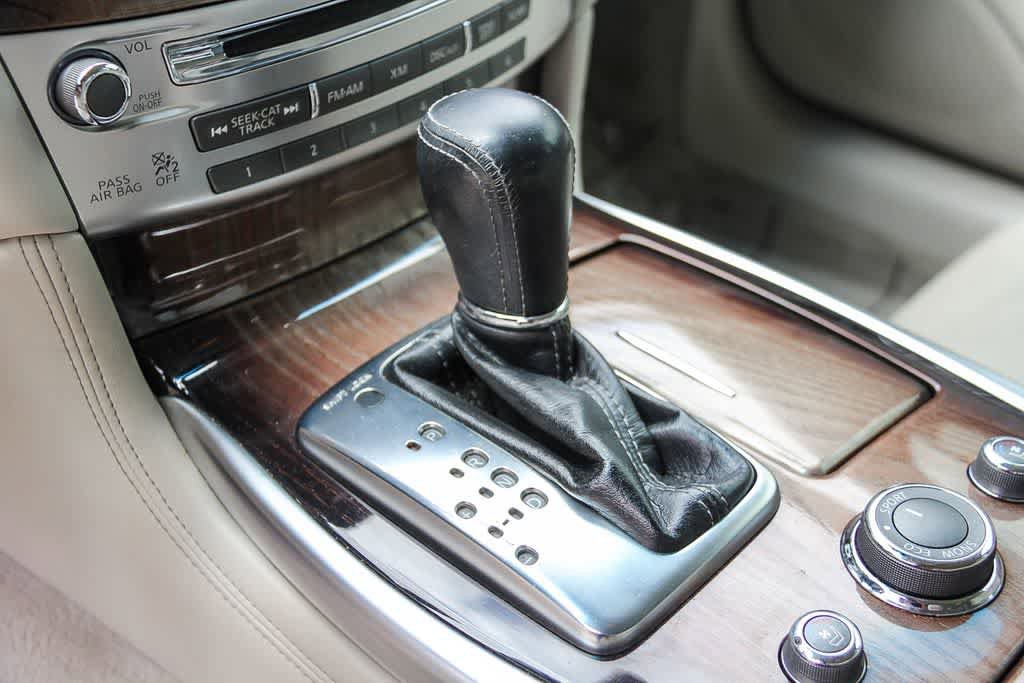 Used 2015 INFINITI Q70 L 3.7 w/ Deluxe Touring Package RWD image 20