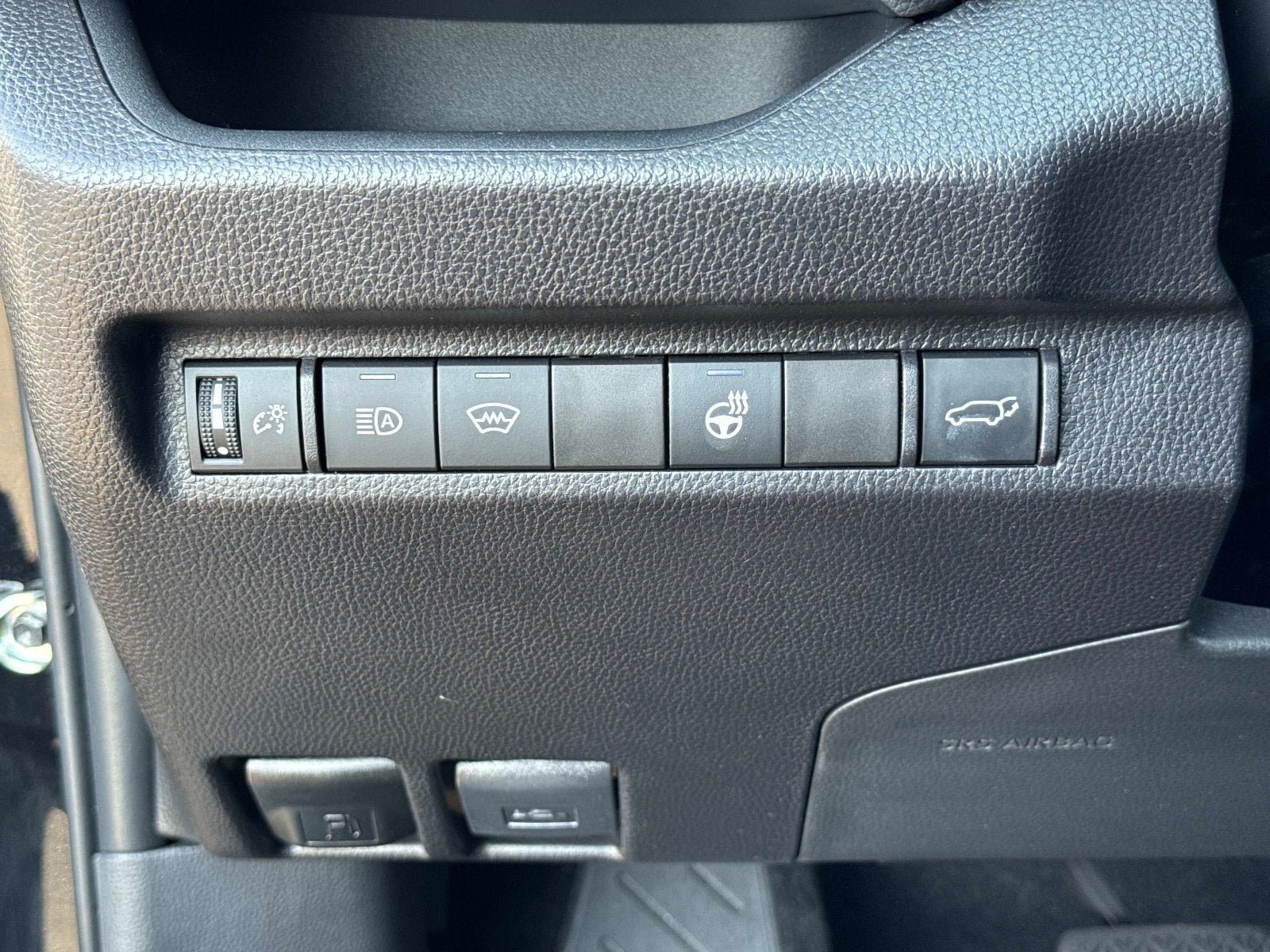 Used 2025 Toyota RAV4 XLE Premium w/ Weather Package AWD/4WD image 33