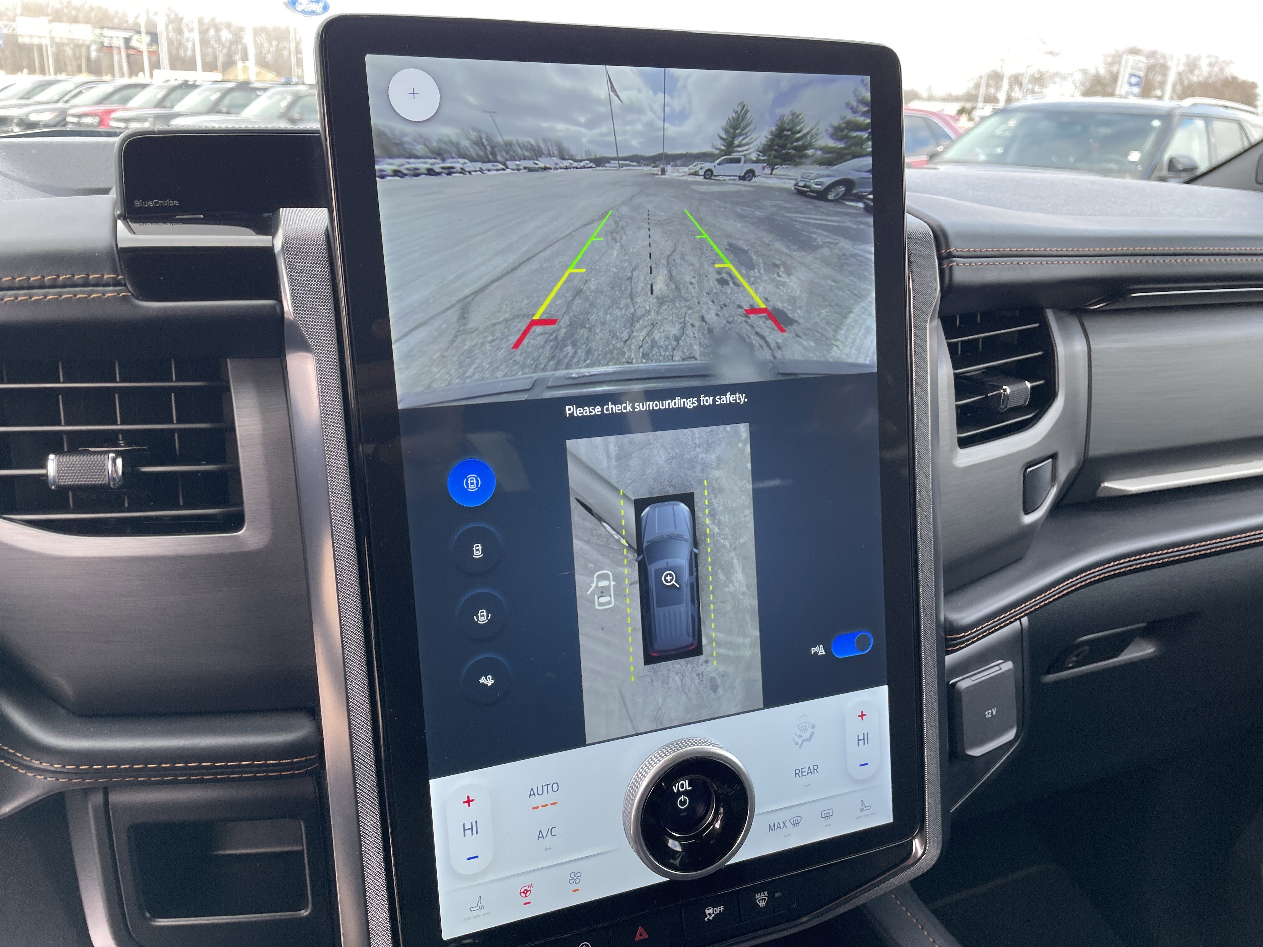 Used 2024 Ford Expedition Platinum image 30