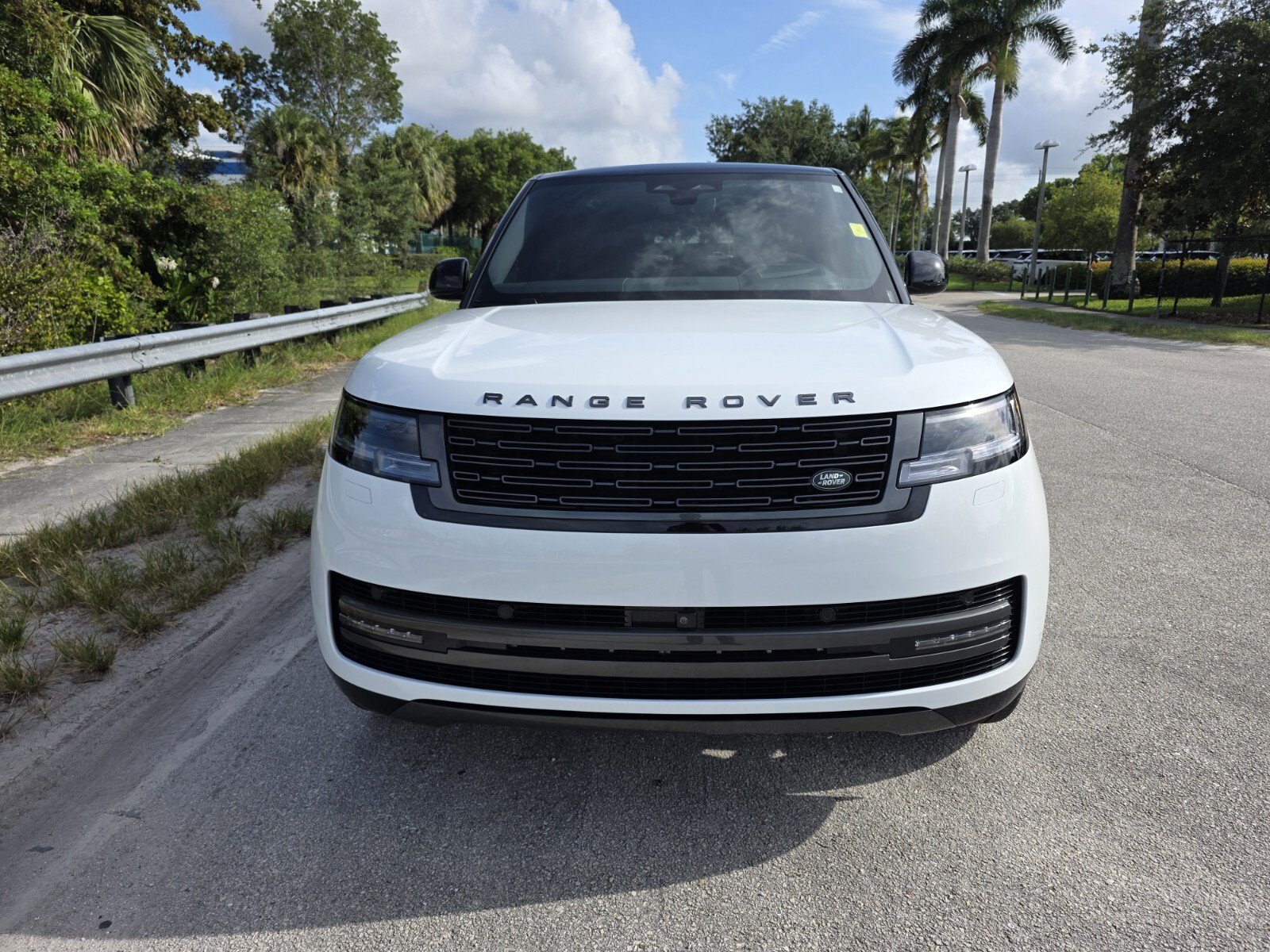 Certified 2025 Land Rover Range Rover SE AWD/4WD image 8