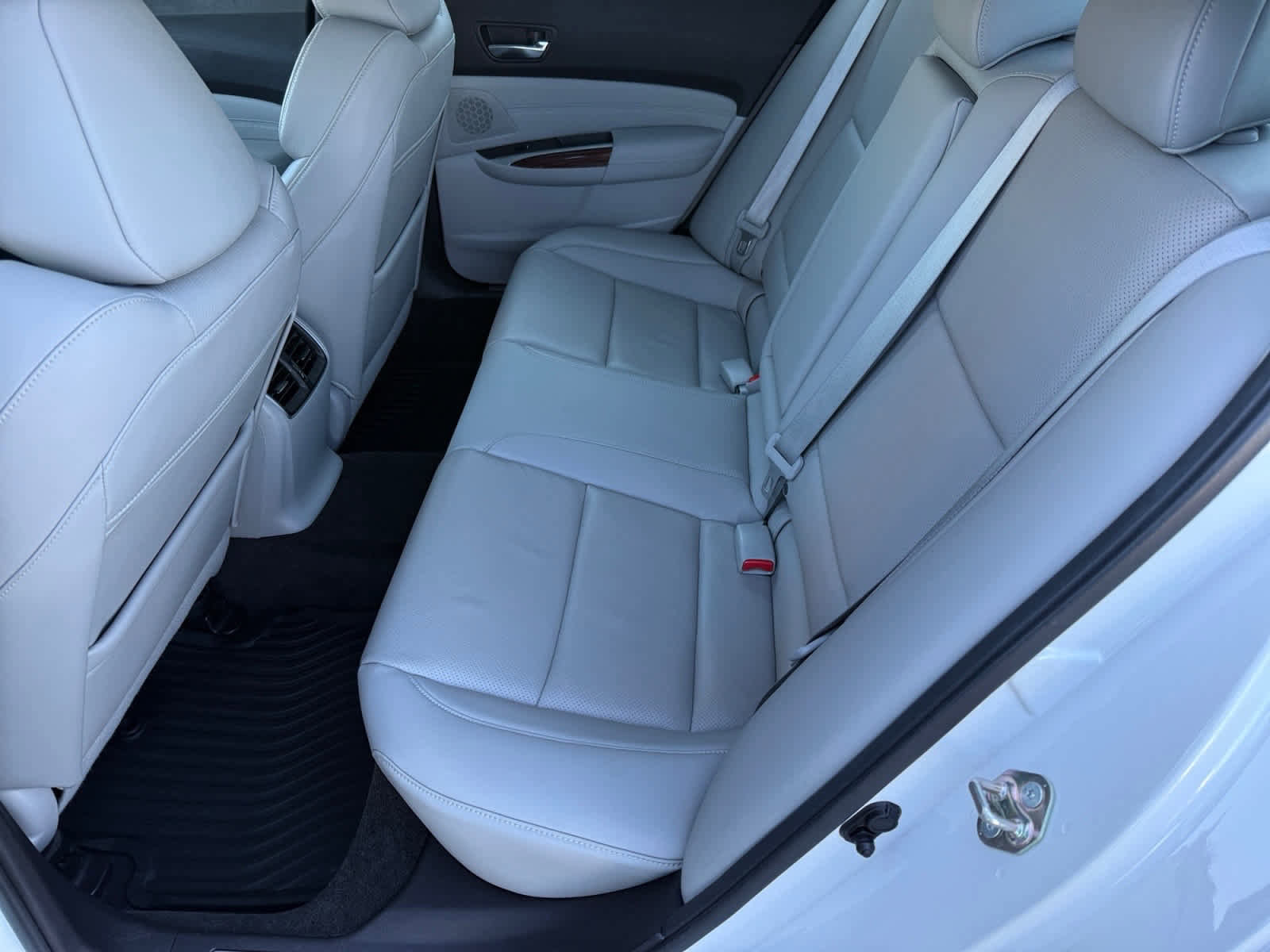 Used 2017 Acura TLX w/ Technology Package image 11