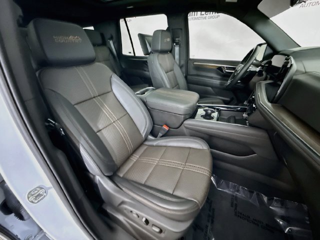 Used 2026 Chevrolet Tahoe High Country AWD/4WD image 31
