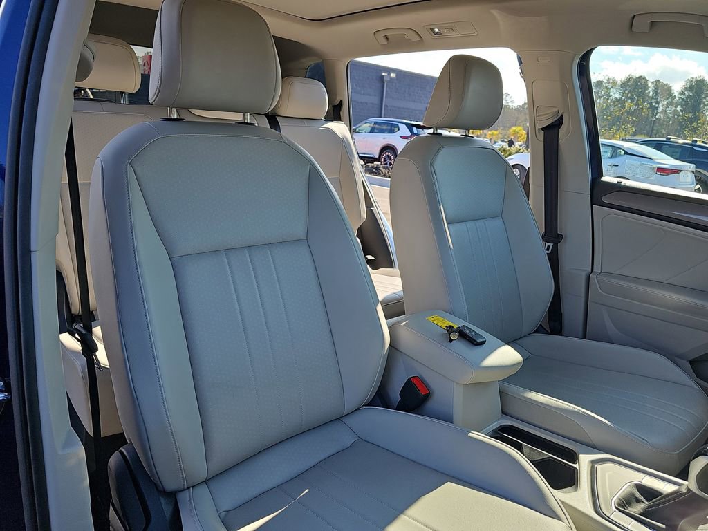 Used 2024 Volkswagen Tiguan SE image 12