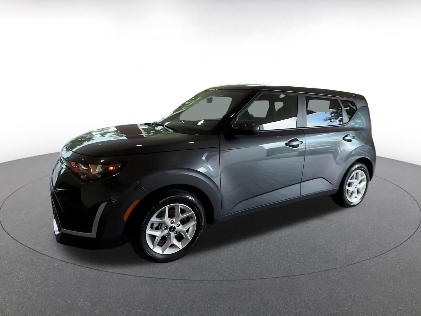 Used 2025 Kia Soul LX w/ LX Technology Package FWD image 6
