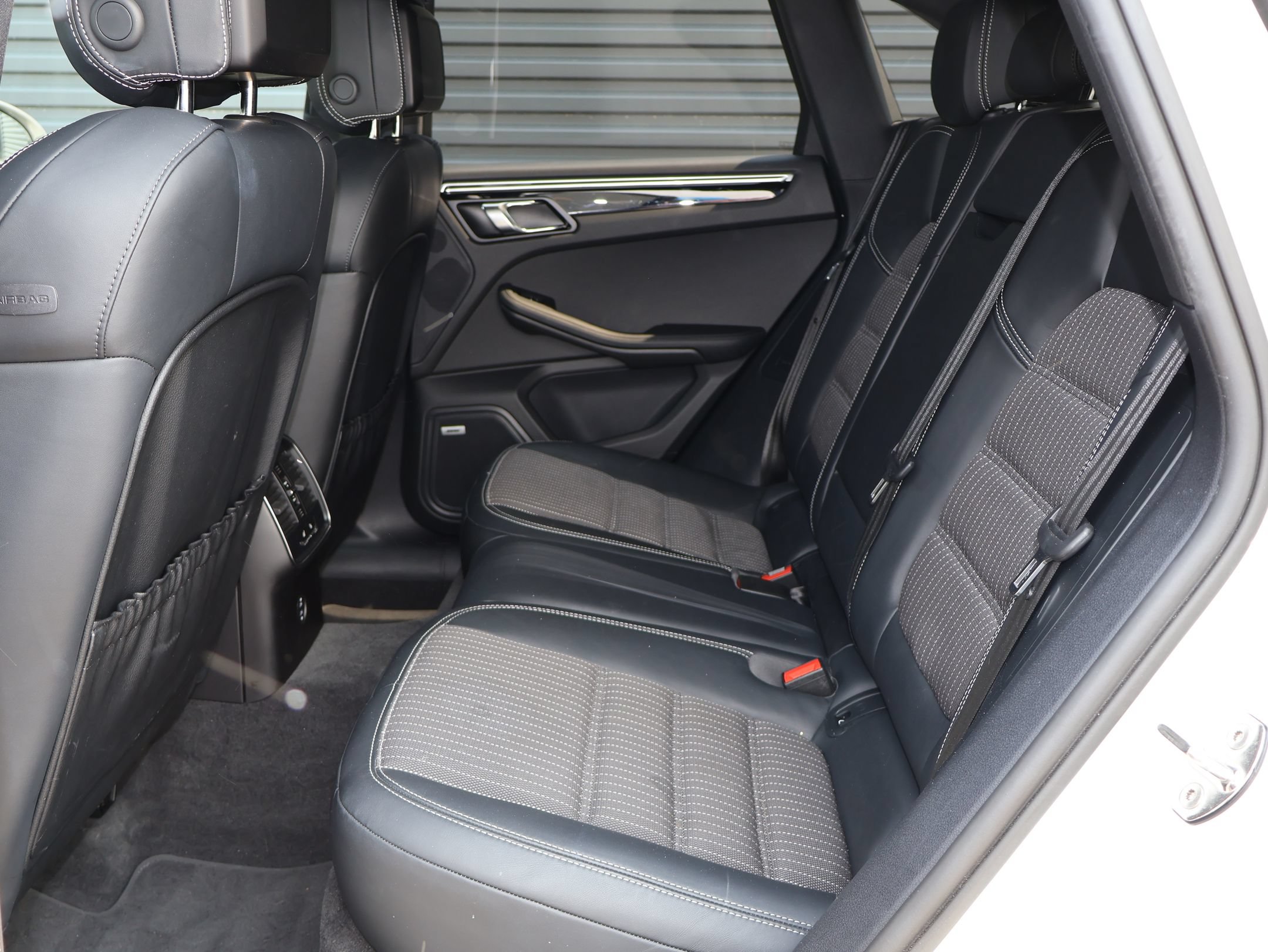 Certified 2023 Porsche Macan Turbo AWD/4WD image 29