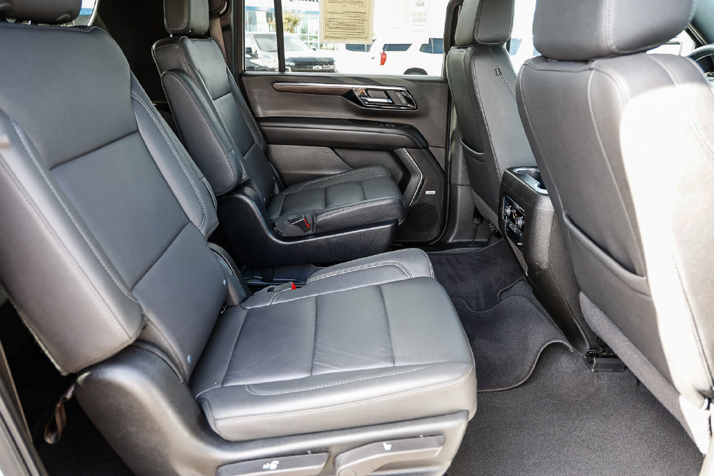Used 2026 Chevrolet Suburban LT w/ Comfort Package AWD/4WD image 30