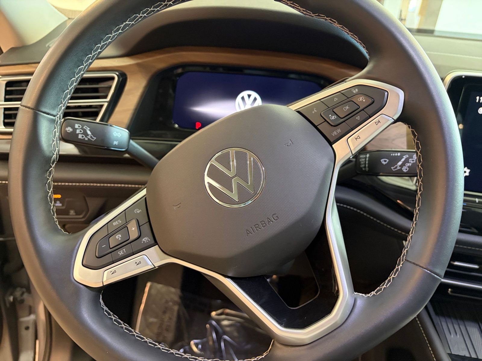 Used 2025 Volkswagen Atlas SE image 28