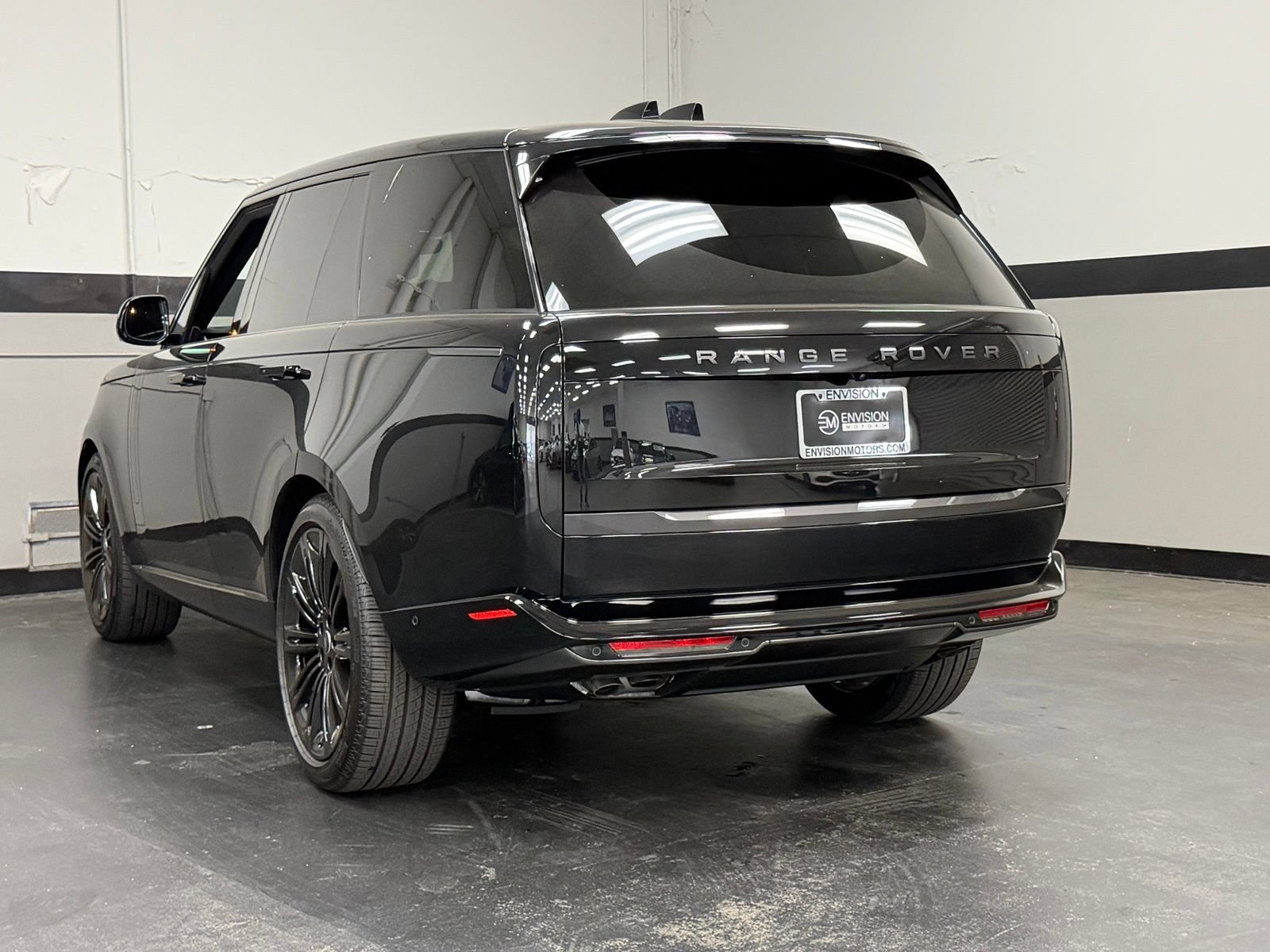 Used 2025 Land Rover Range Rover SE AWD/4WD image 11
