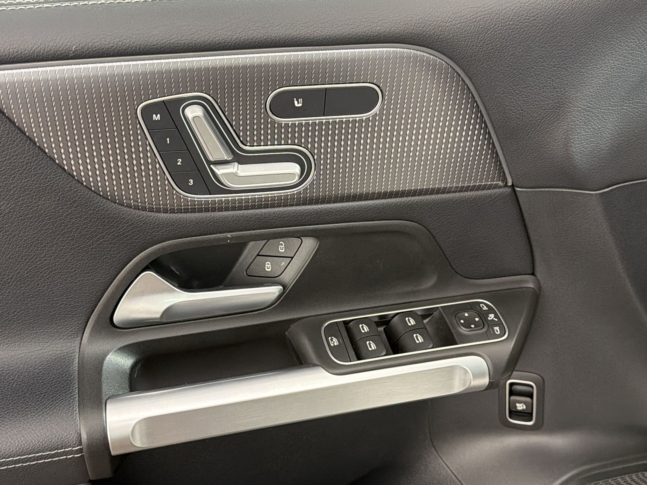 Certified 2021 Mercedes-Benz GLB 250 4MATIC image 25