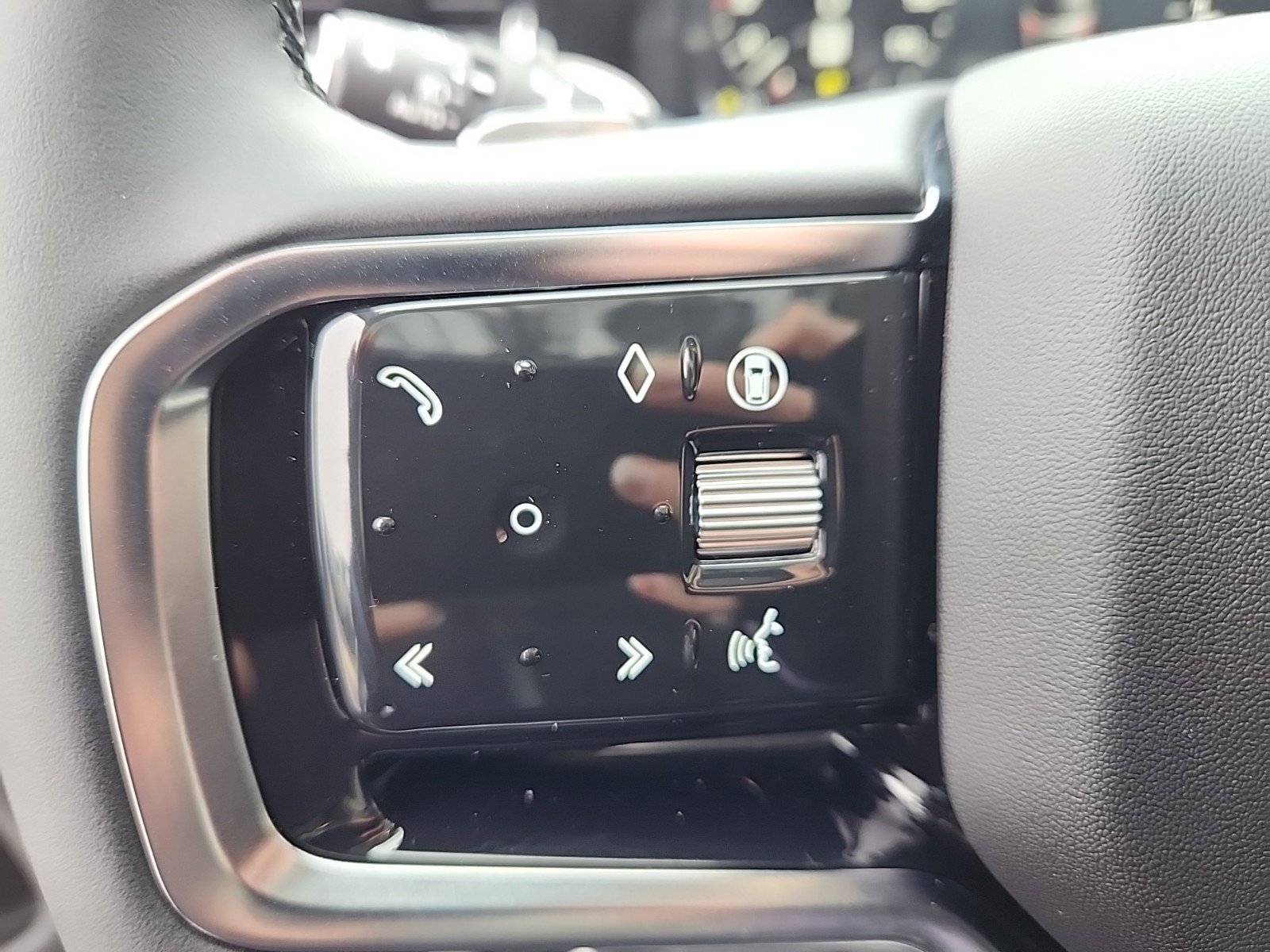 Certified 2025 Land Rover Discovery Sport S image 19