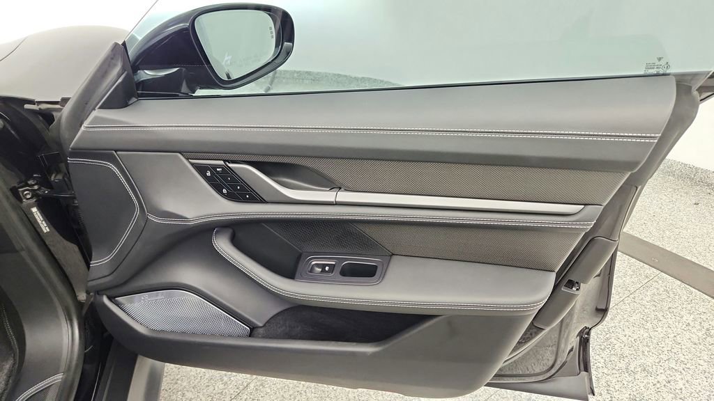 Used 2023 Porsche Taycan GTS image 35