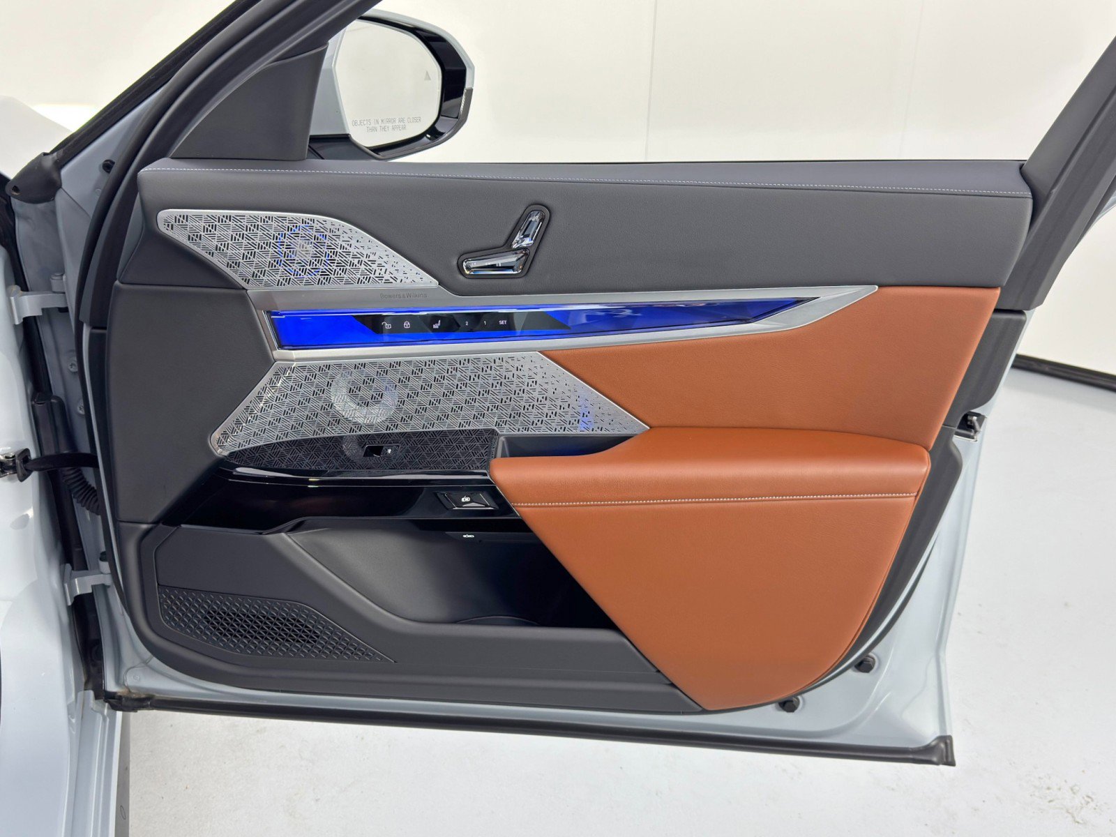 Used 2023 BMW i7 xDrive60 w/ Executive Package 2 image 54