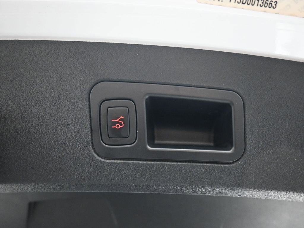 Used 2013 Tesla Model S Performance image 41