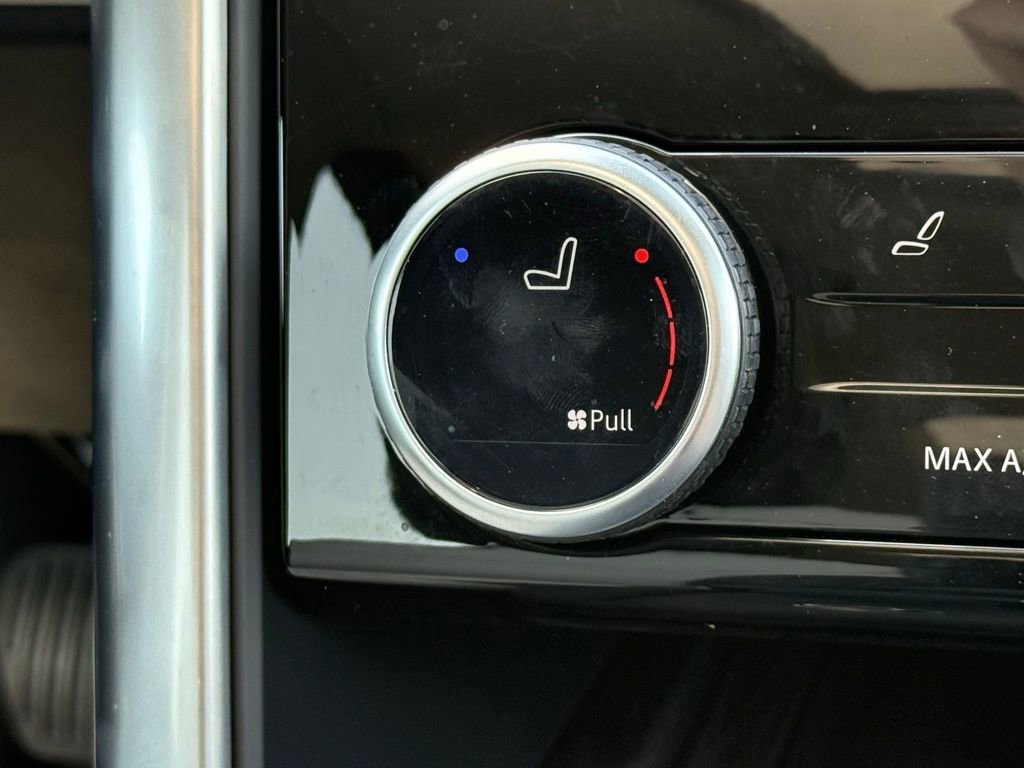 Certified 2025 Land Rover Discovery S image 23