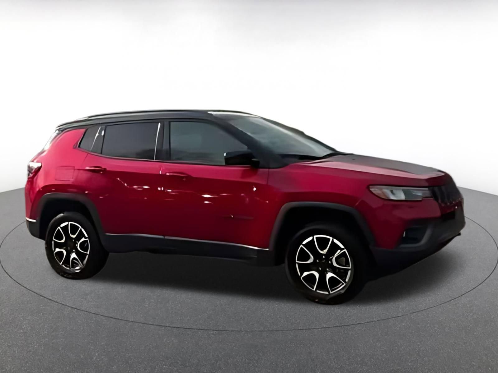 Used 2025 Jeep Compass Trailhawk image 11