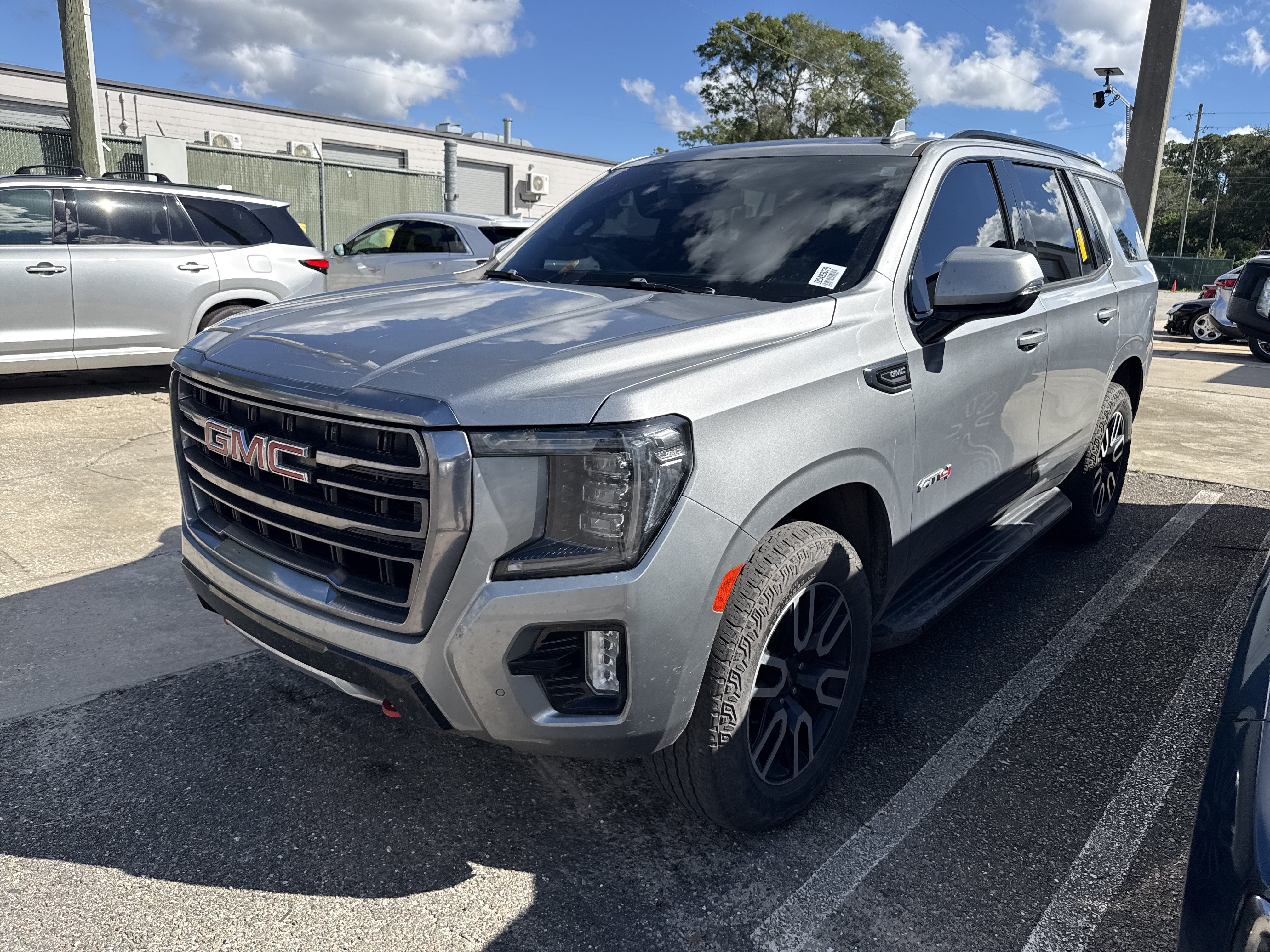Used 2024 GMC Yukon AT4 AWD/4WD image 2