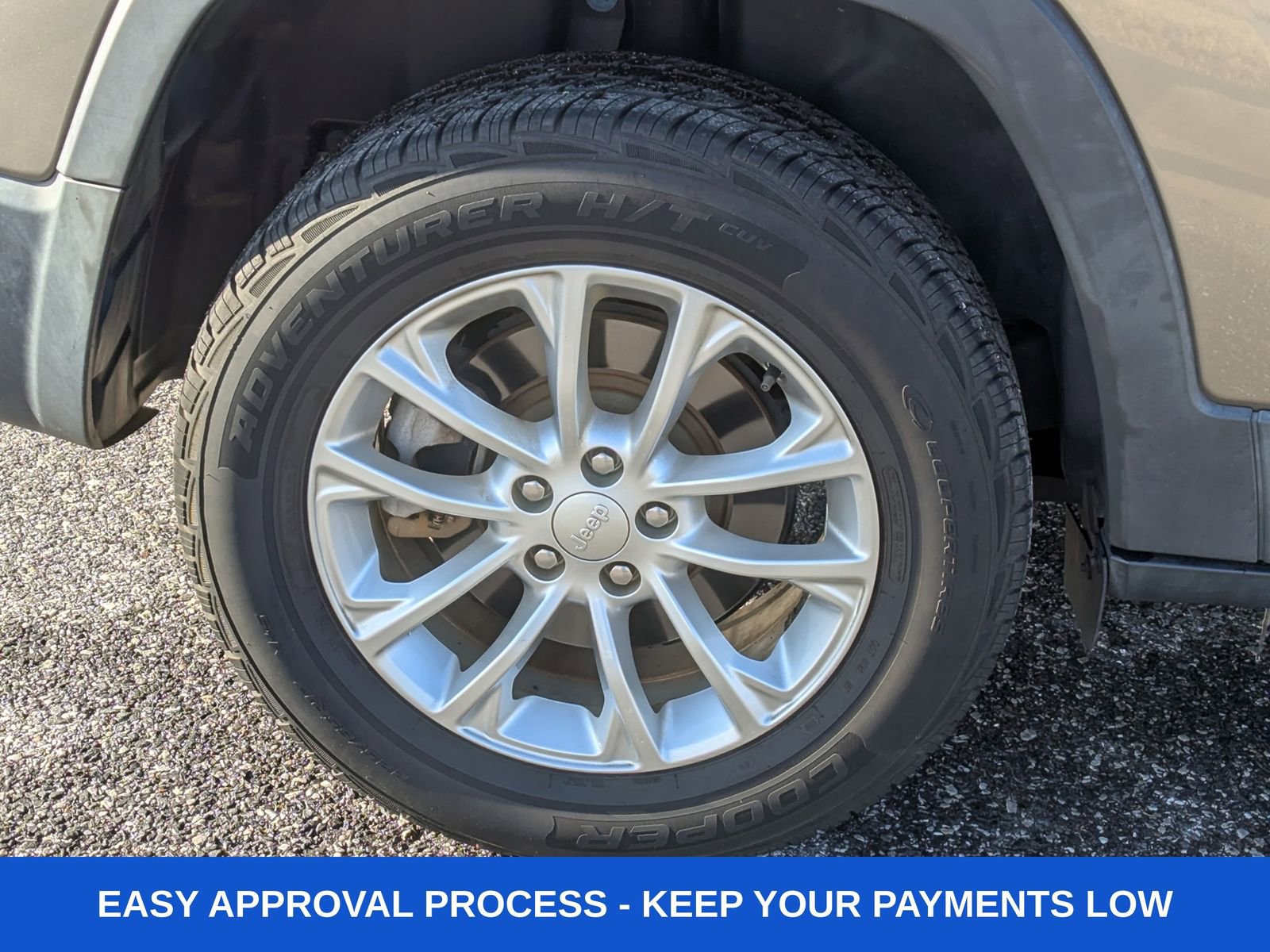 Used 2019 Jeep Cherokee Latitude w/ Cold Weather Group image 13