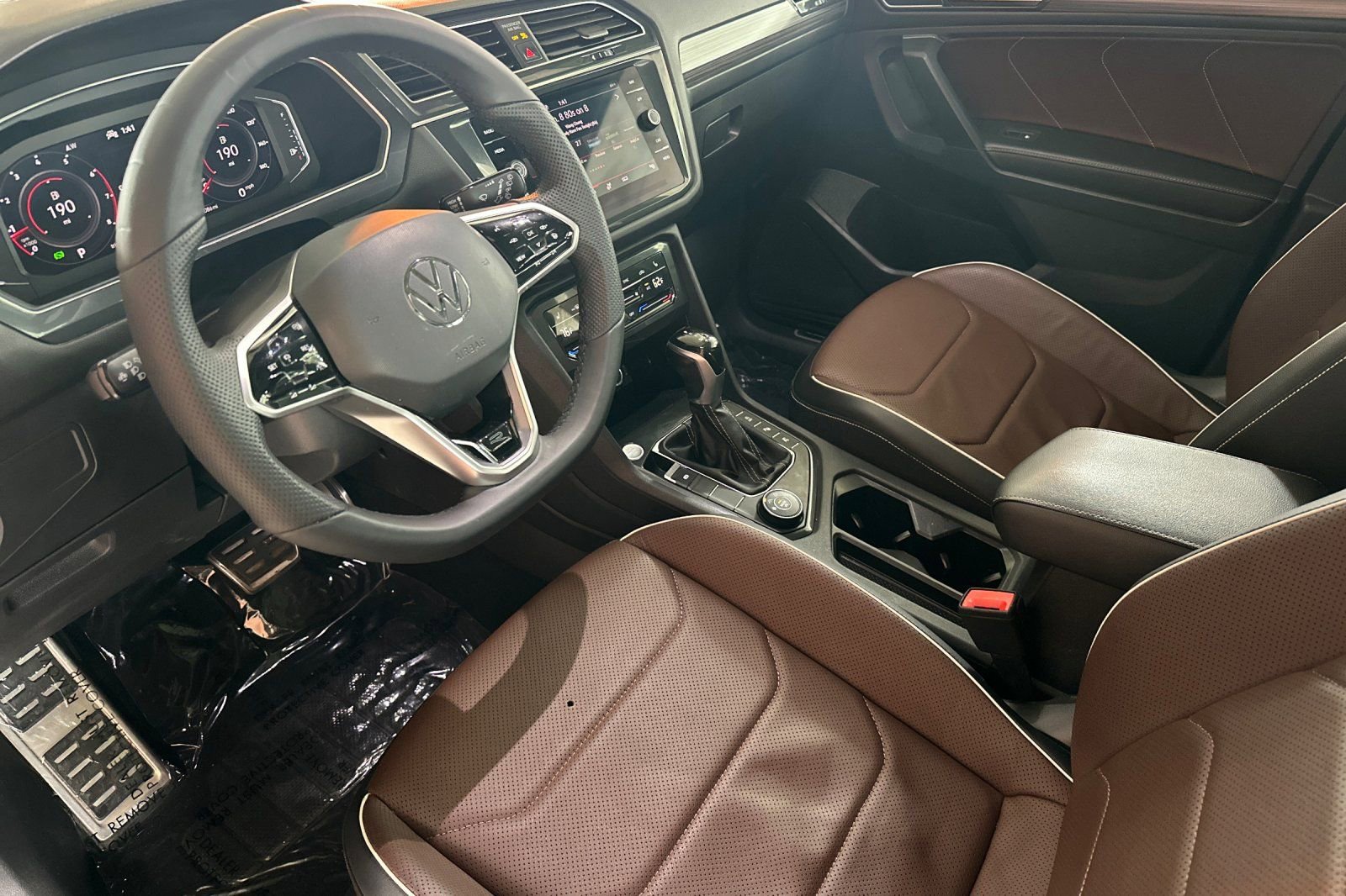 Used 2022 Volkswagen Tiguan SEL R-Line AWD/4WD image 10