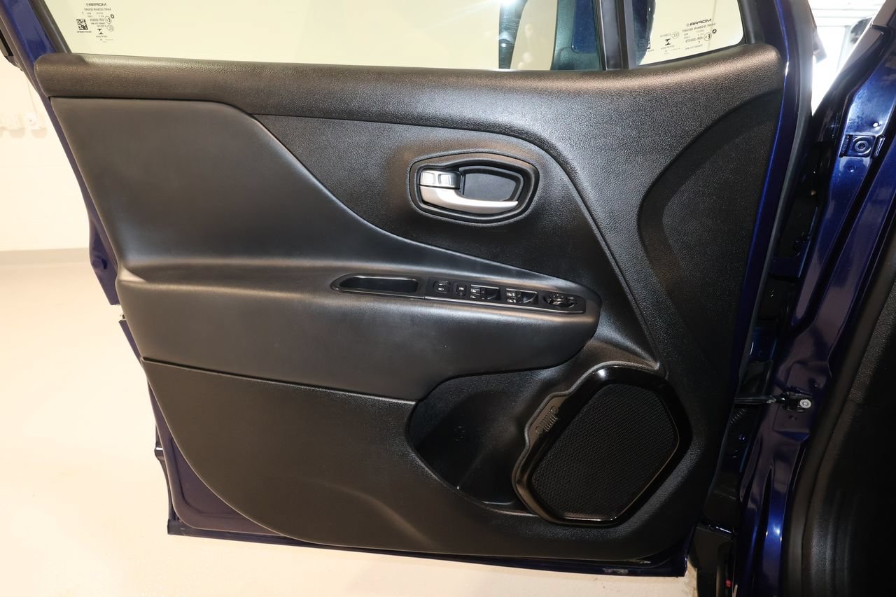 Used 2019 Jeep Renegade Altitude w/ Quick Order Package 2XM AWD/4WD image 21