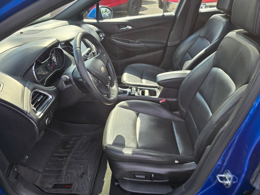 Used 2017 Chevrolet Cruze Premier FWD image 22