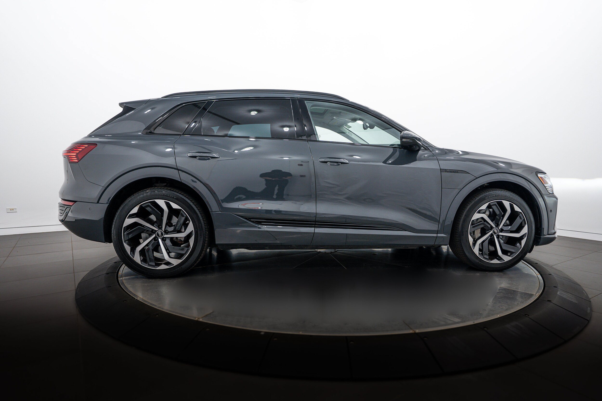 Certified 2024 Audi Q8 e-tron Premium Plus AWD/4WD image 3