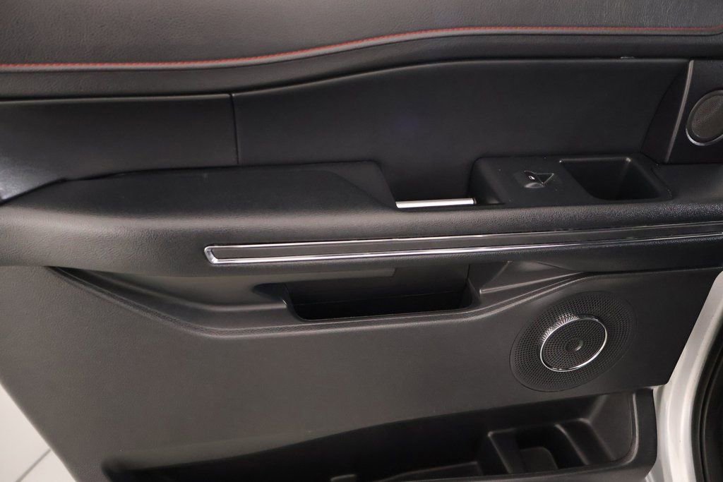 Used 2022 Ford Expedition Max Limited image 19