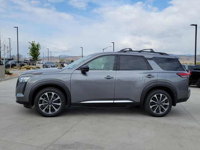 Used 2026 Nissan Pathfinder Platinum AWD/4WD image 2