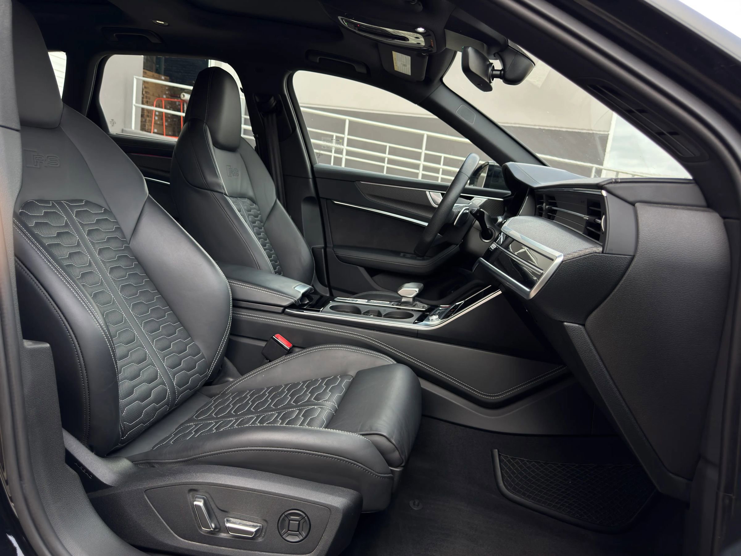 Used 2023 Audi RS 6 w/ Carbon Optic Package image 29