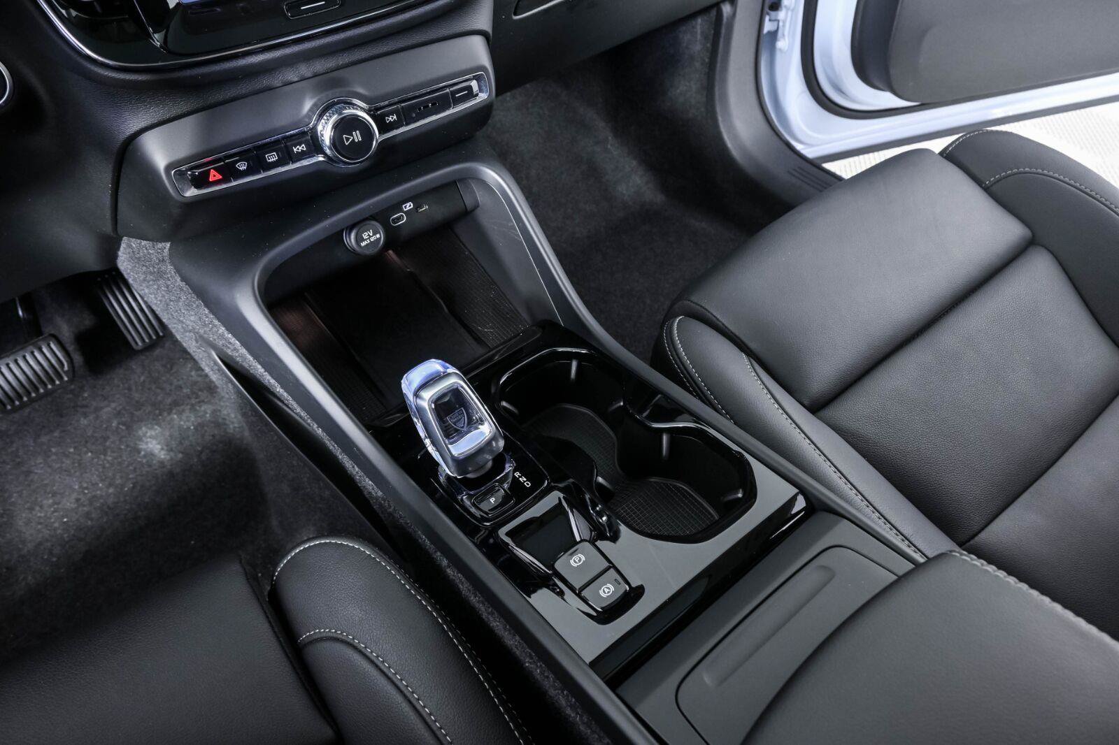 Certified 2026 Volvo XC40 B5 Plus AWD/4WD image 17