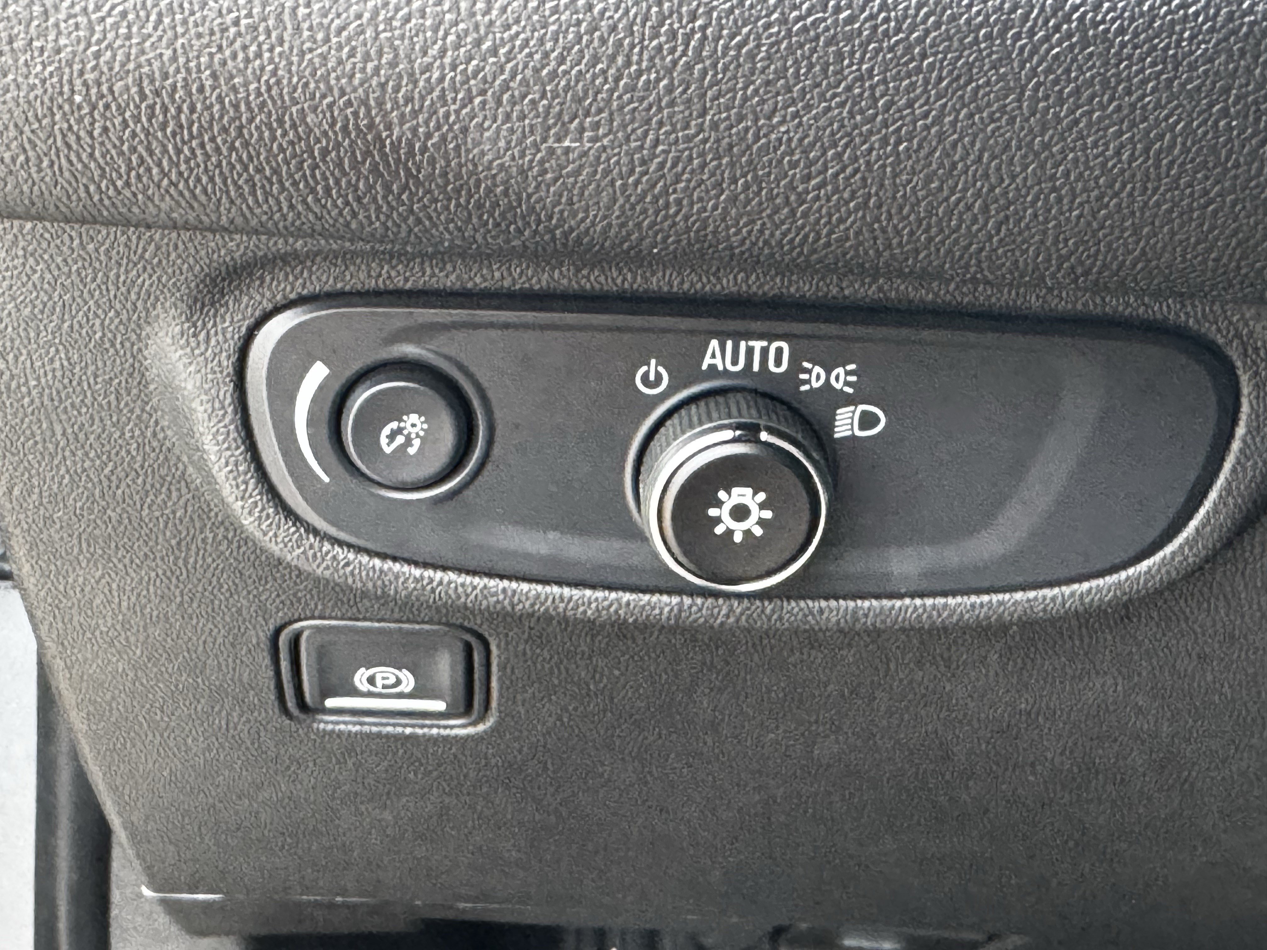 Used 2024 GMC Terrain SLE FWD image 25