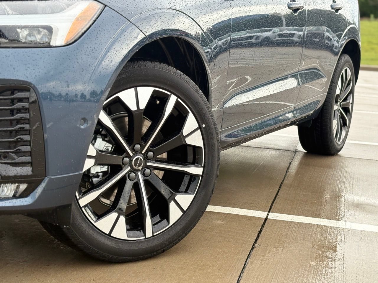 New 2026 Volvo XC60 B5 Plus AWD/4WD image 8