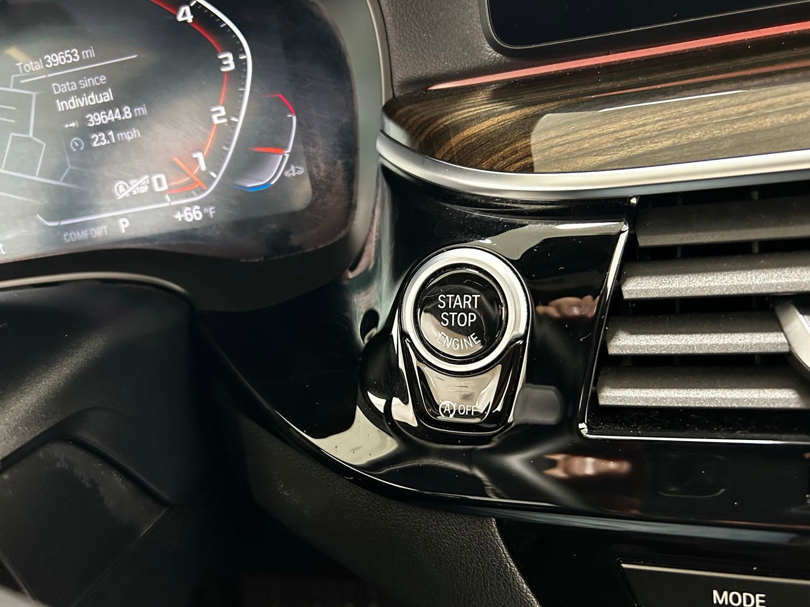 Used 2021 BMW M550i xDrive w/ Executive Package image 15